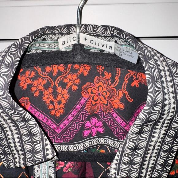 Alice + Olivia Rivera Ruffle-Sleeve Button-Down Top Small - Picture 5 of 8